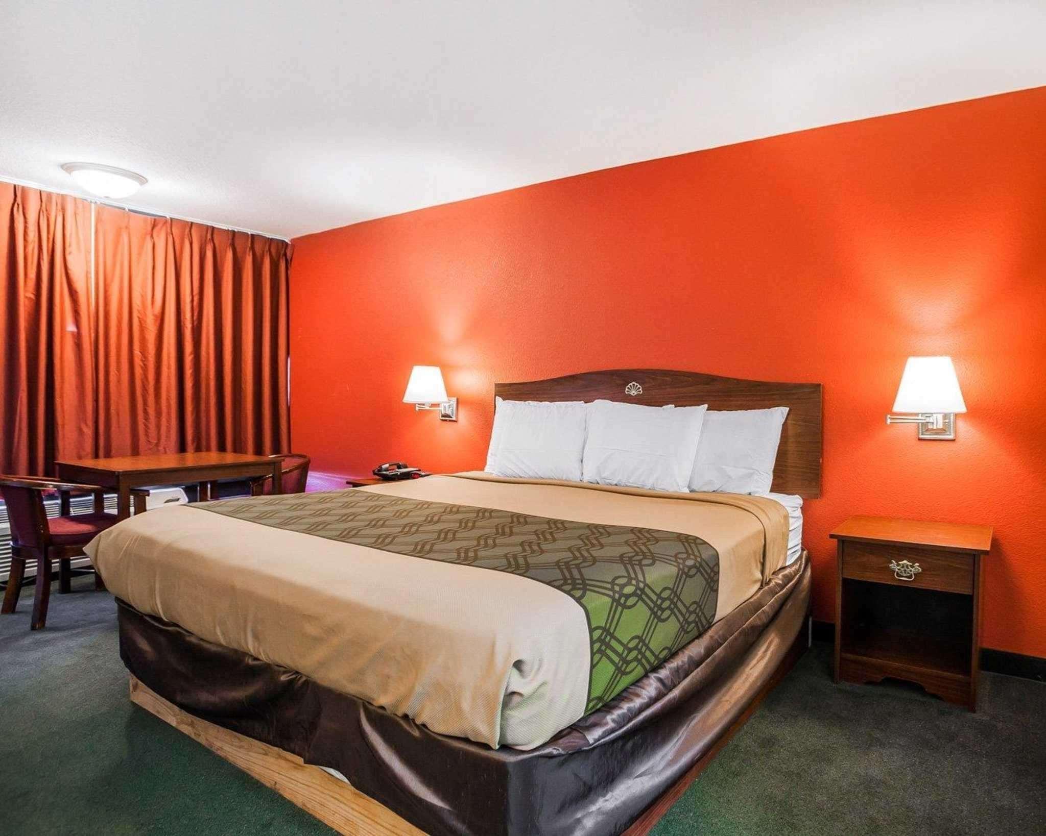 Hotel Econo 2*