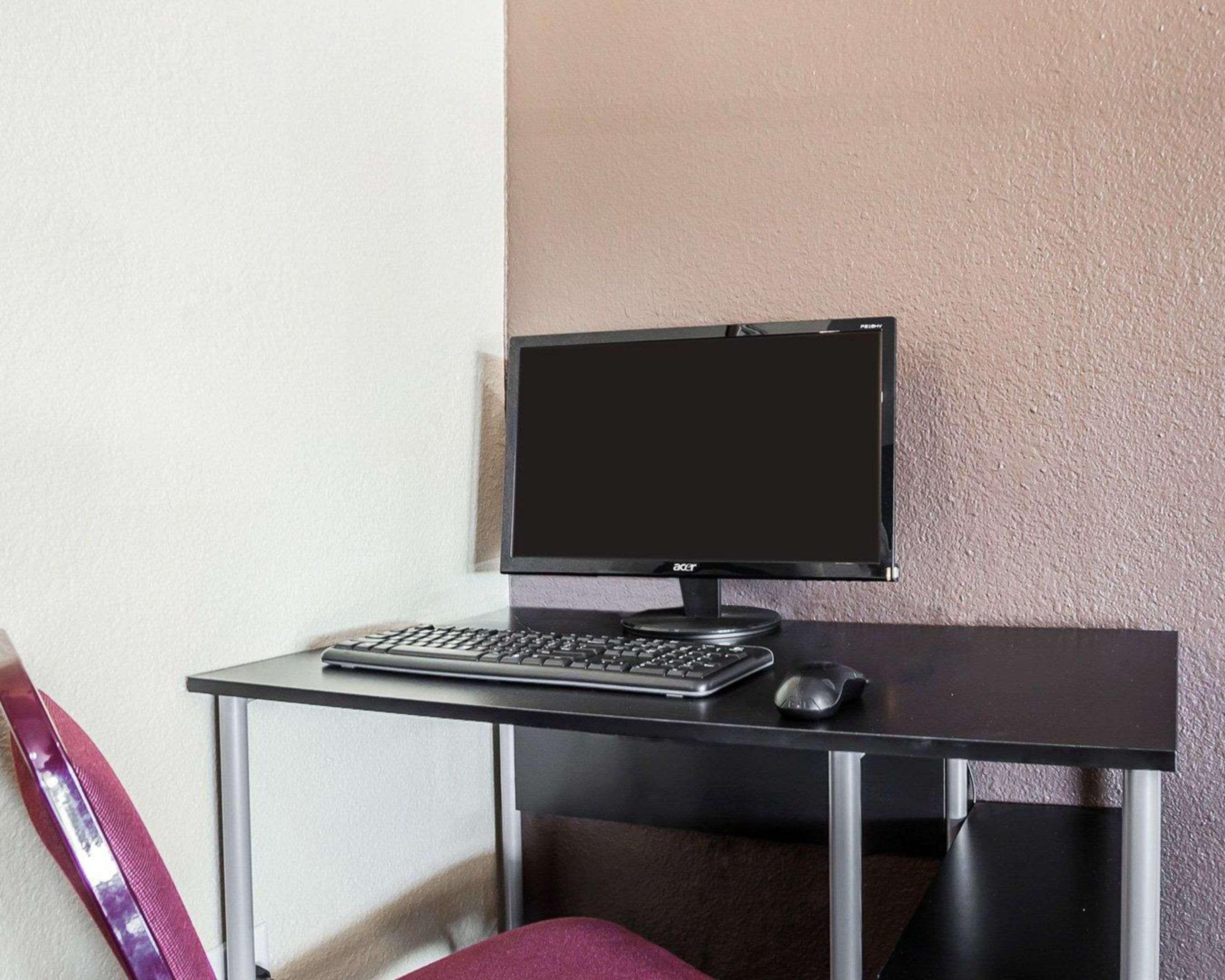 Econo Hotel 2*