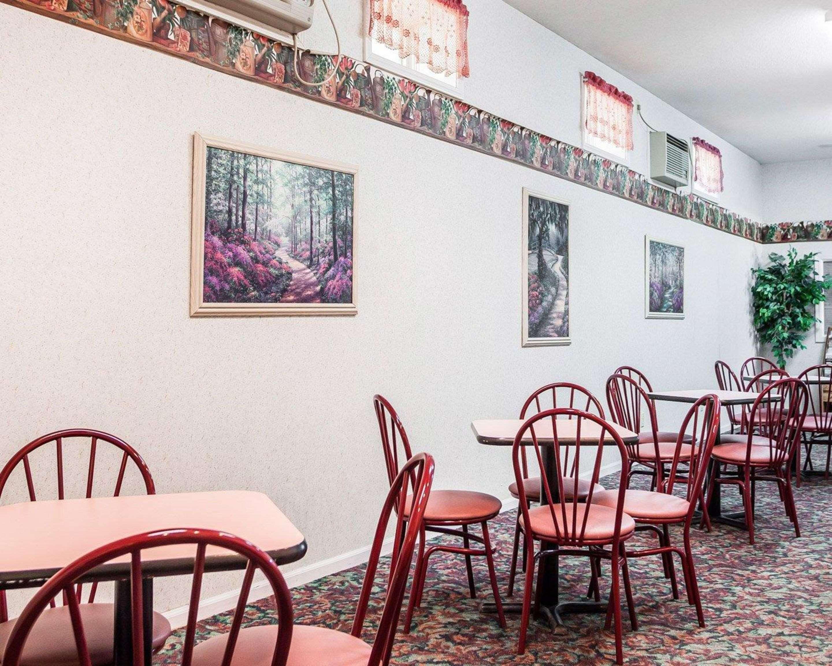 Hotel Econo 2*