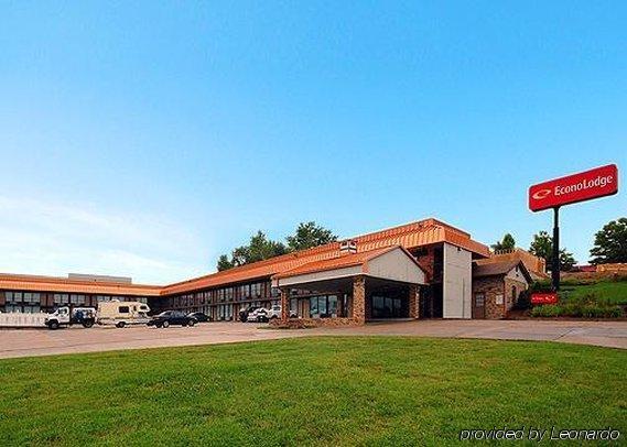 Econo Hotel 2*