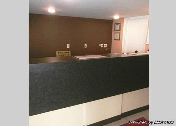 Econo Hotel 2*